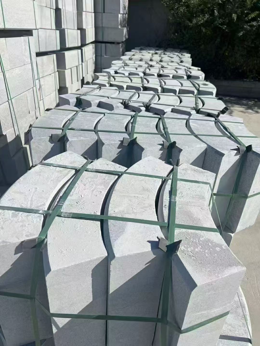 遂宁 芝麻灰弧形路沿石