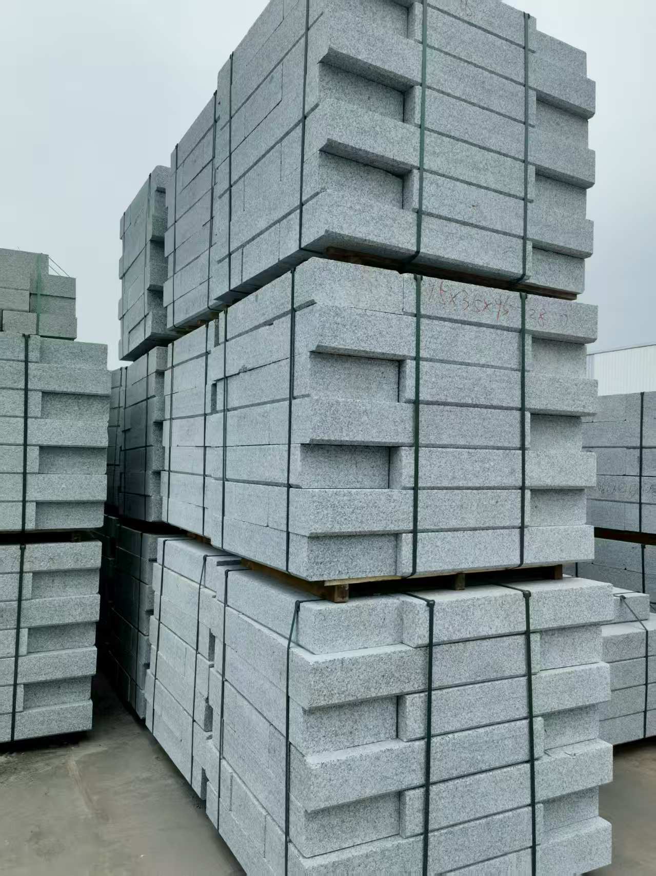 遂宁 路沿石，板板正正的路沿石