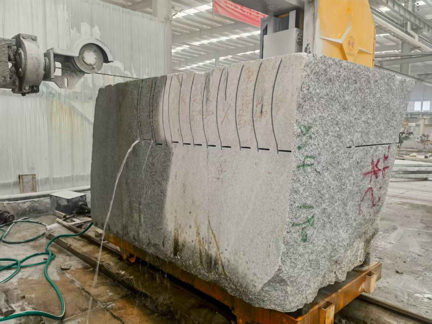 遂宁 602，大花芙蓉白，绳锯加工弧形路沿石