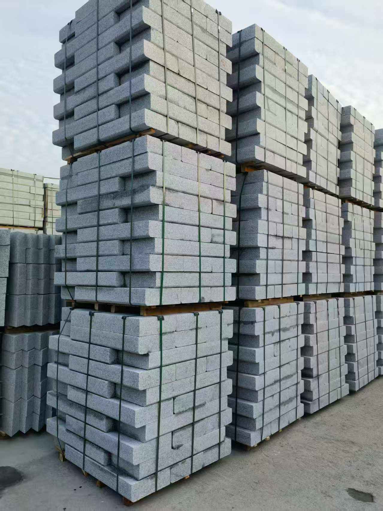 遂宁 路沿石（路侧石），颜色一致，尺寸标准