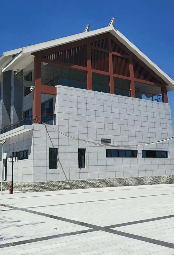 遂宁芝麻灰花岗岩在景区地面及墙壁的应用