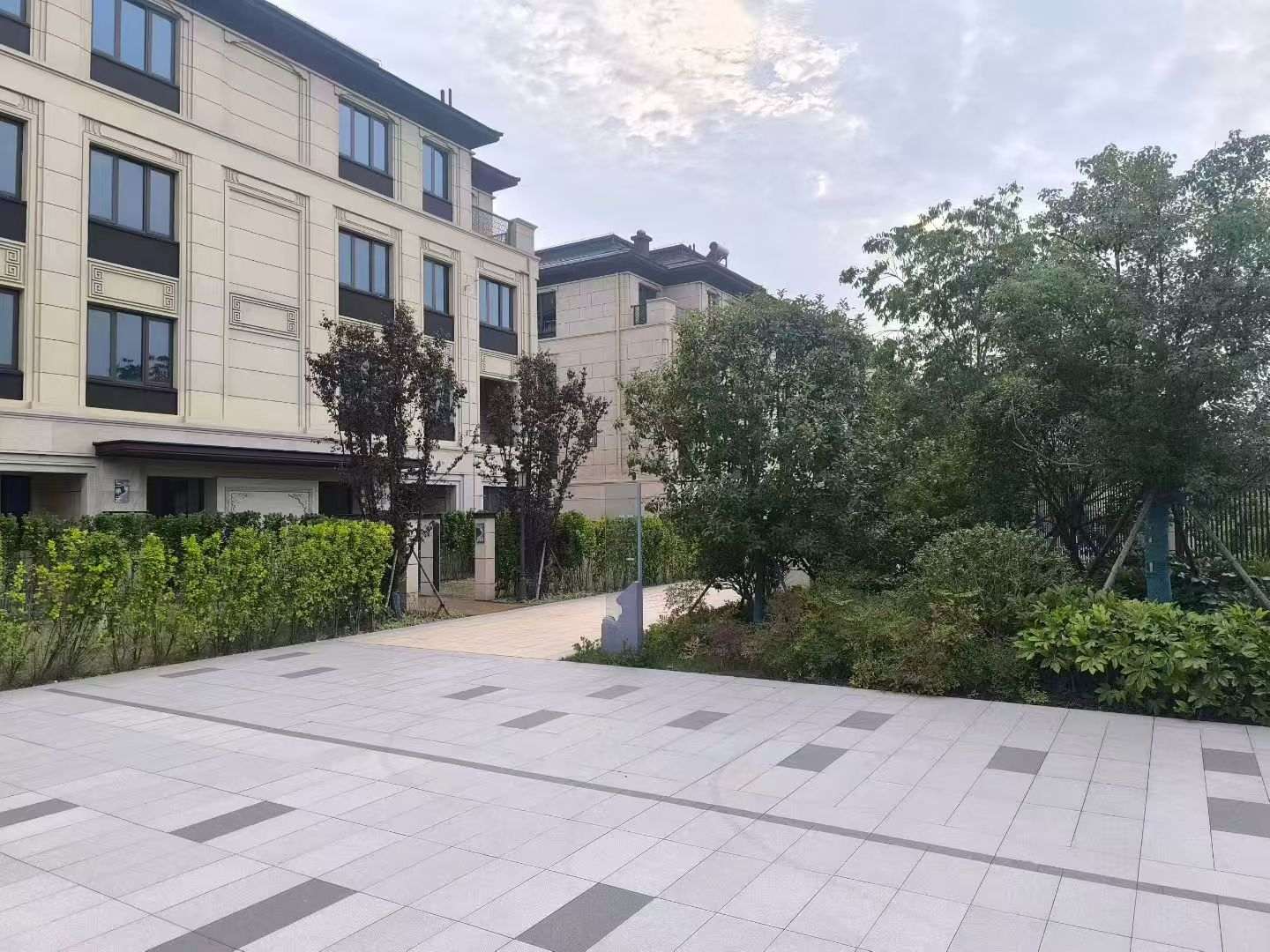 遂宁 芝麻白与芝麻白搭配铺装，尺寸1200*600